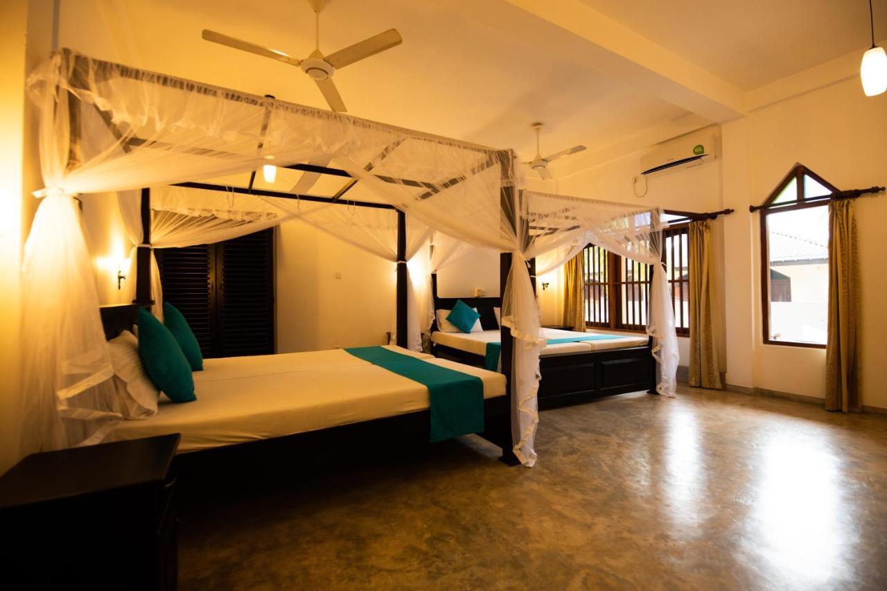 International Beach Hotel & Restaurant Hikkaduwa Buitenkant foto