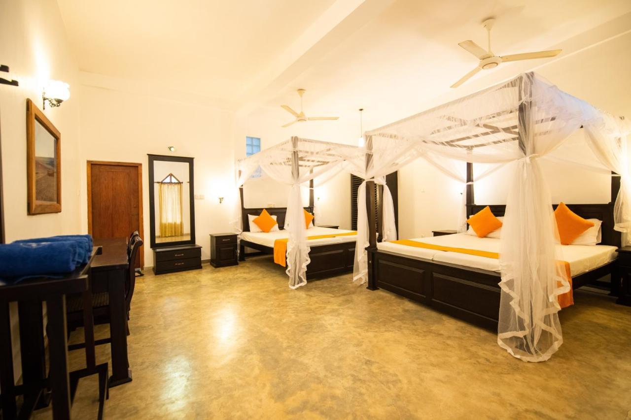 International Beach Hotel & Restaurant Hikkaduwa Buitenkant foto