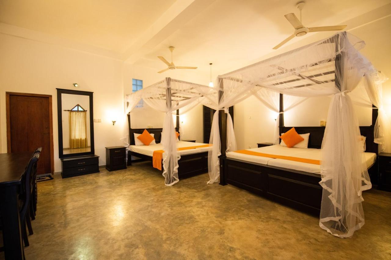International Beach Hotel & Restaurant Hikkaduwa Buitenkant foto