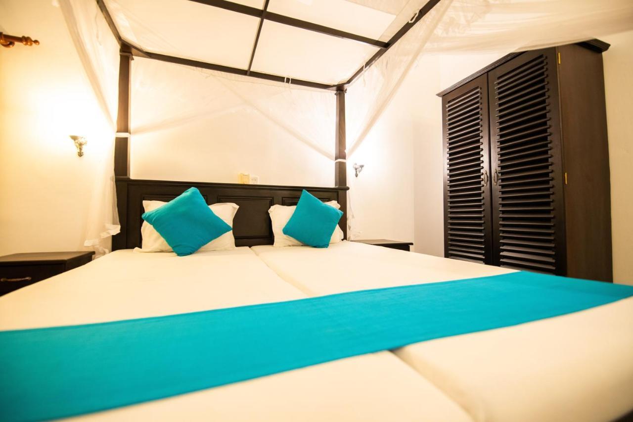 International Beach Hotel & Restaurant Hikkaduwa Buitenkant foto