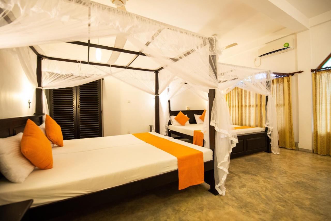 International Beach Hotel & Restaurant Hikkaduwa Buitenkant foto