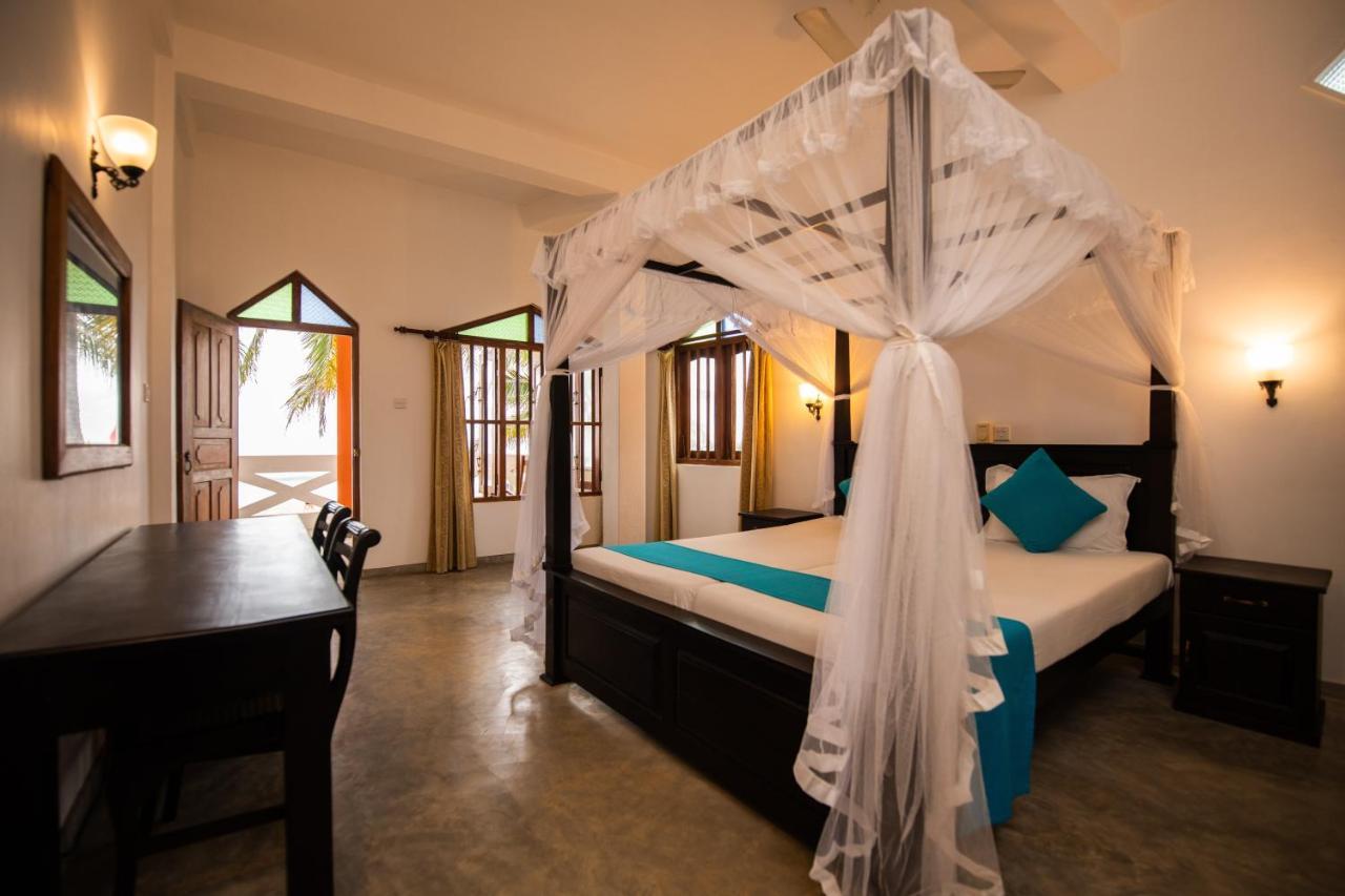 International Beach Hotel & Restaurant Hikkaduwa Buitenkant foto