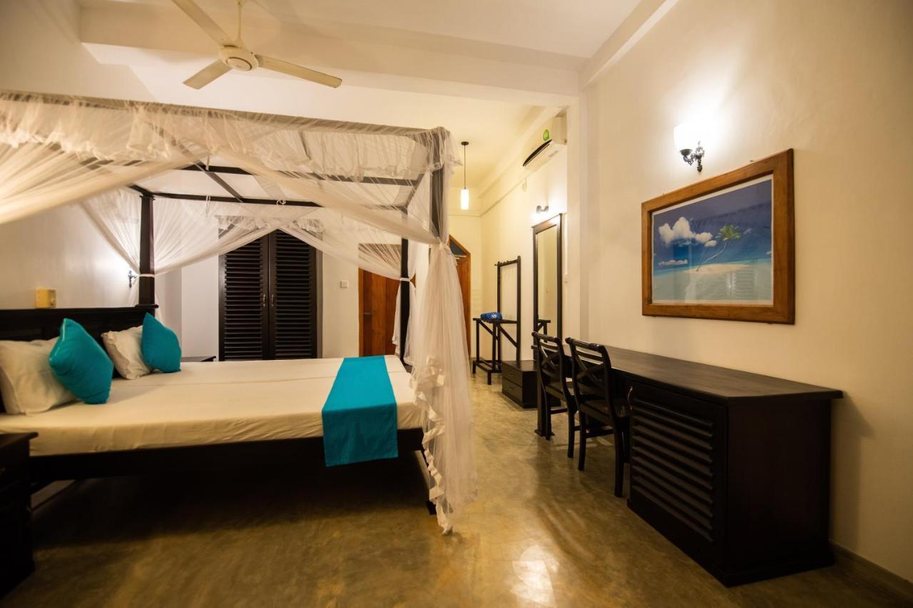 International Beach Hotel & Restaurant Hikkaduwa Buitenkant foto