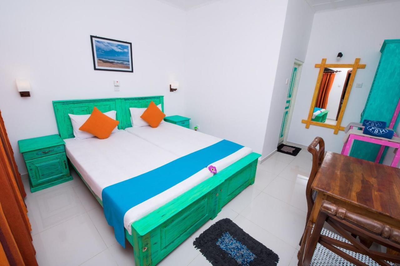 International Beach Hotel & Restaurant Hikkaduwa Buitenkant foto
