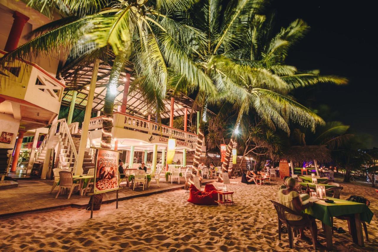 International Beach Hotel & Restaurant Hikkaduwa Buitenkant foto