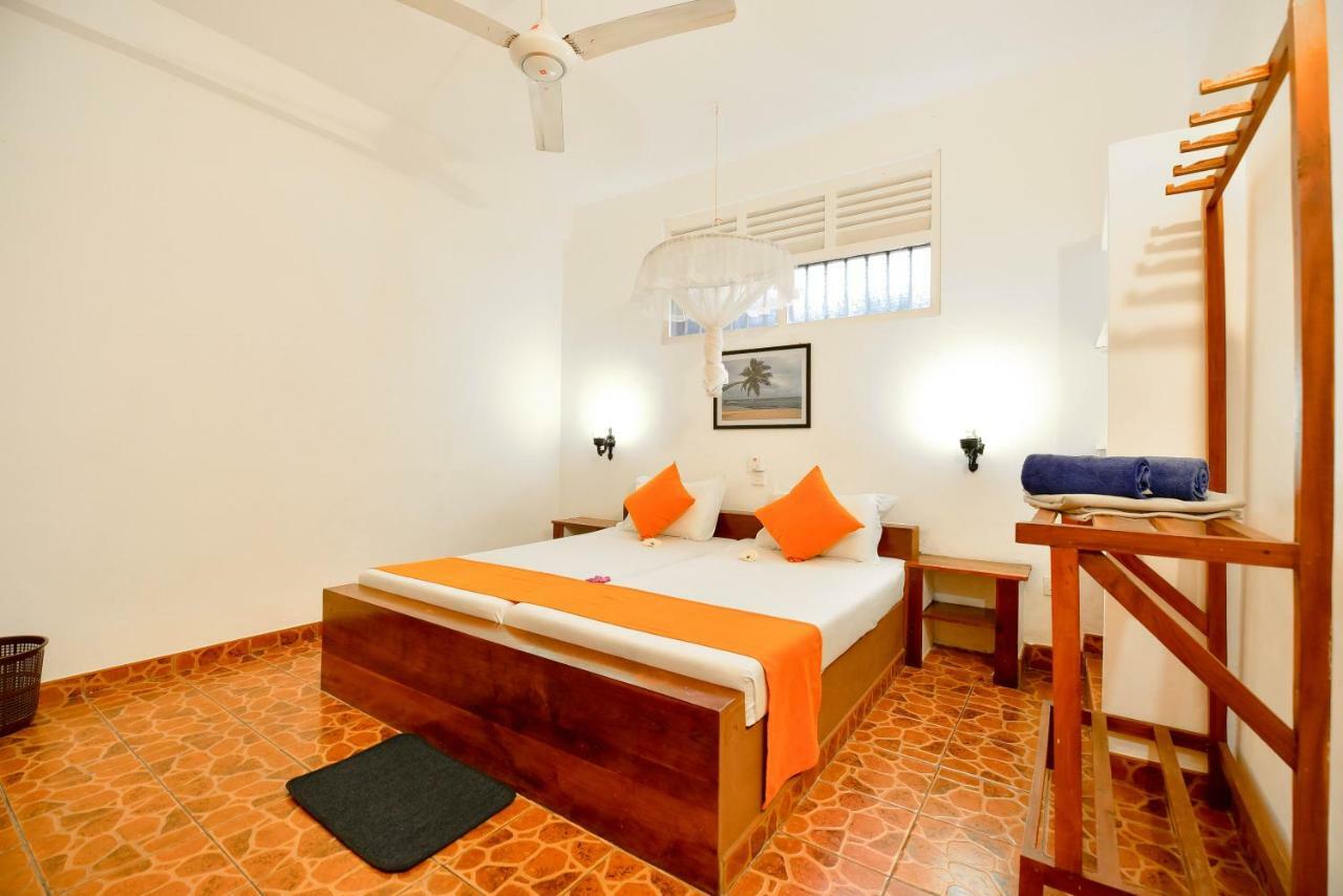 International Beach Hotel & Restaurant Hikkaduwa Buitenkant foto