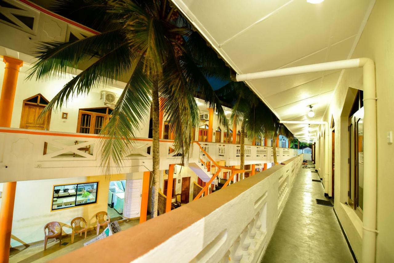 International Beach Hotel & Restaurant Hikkaduwa Buitenkant foto