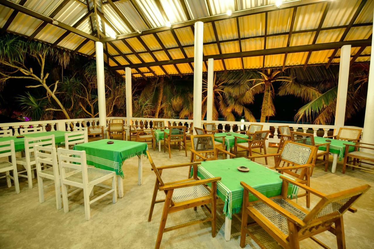 International Beach Hotel & Restaurant Hikkaduwa Buitenkant foto