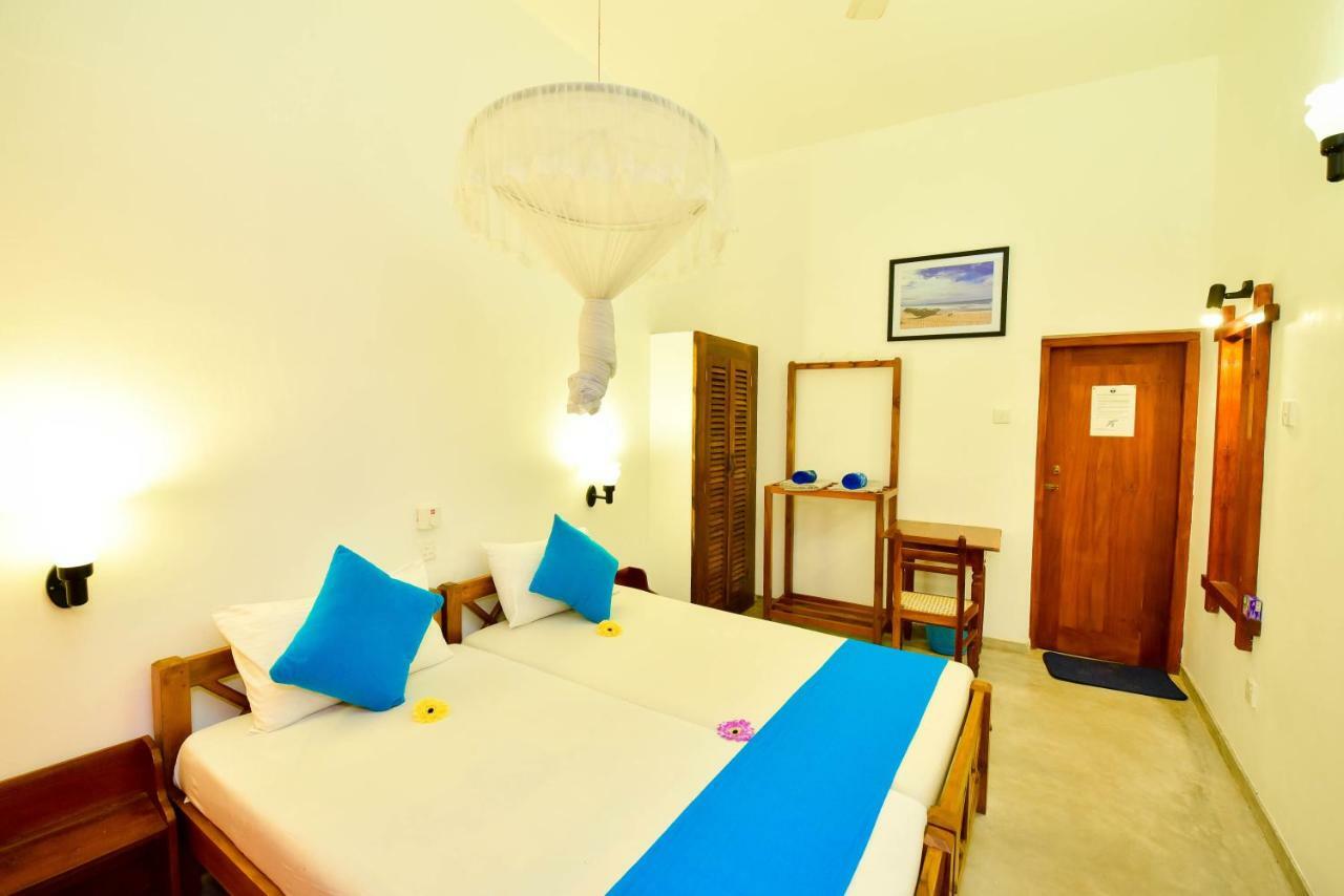 International Beach Hotel & Restaurant Hikkaduwa Buitenkant foto