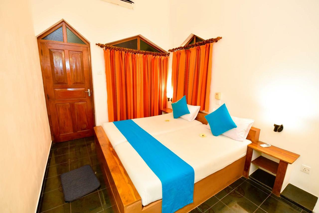 International Beach Hotel & Restaurant Hikkaduwa Buitenkant foto