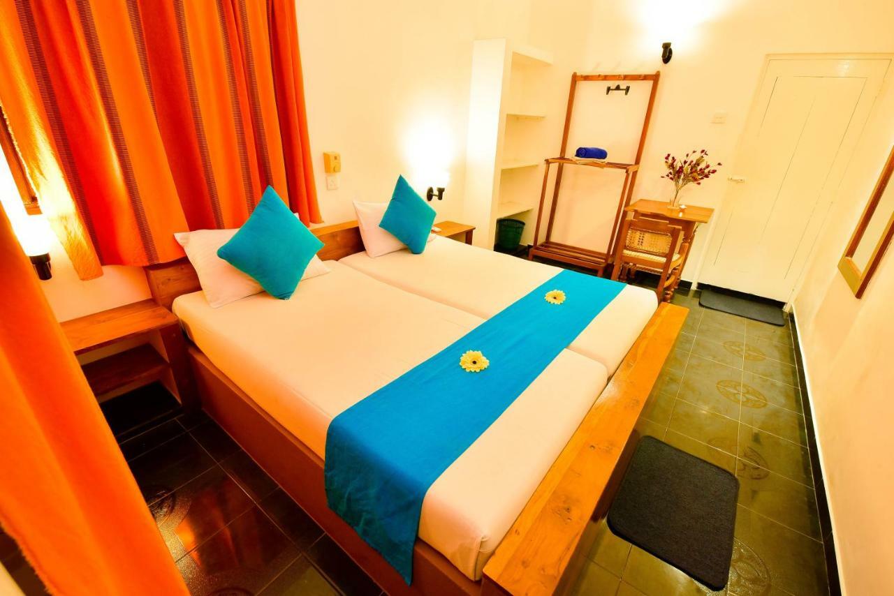 International Beach Hotel & Restaurant Hikkaduwa Buitenkant foto